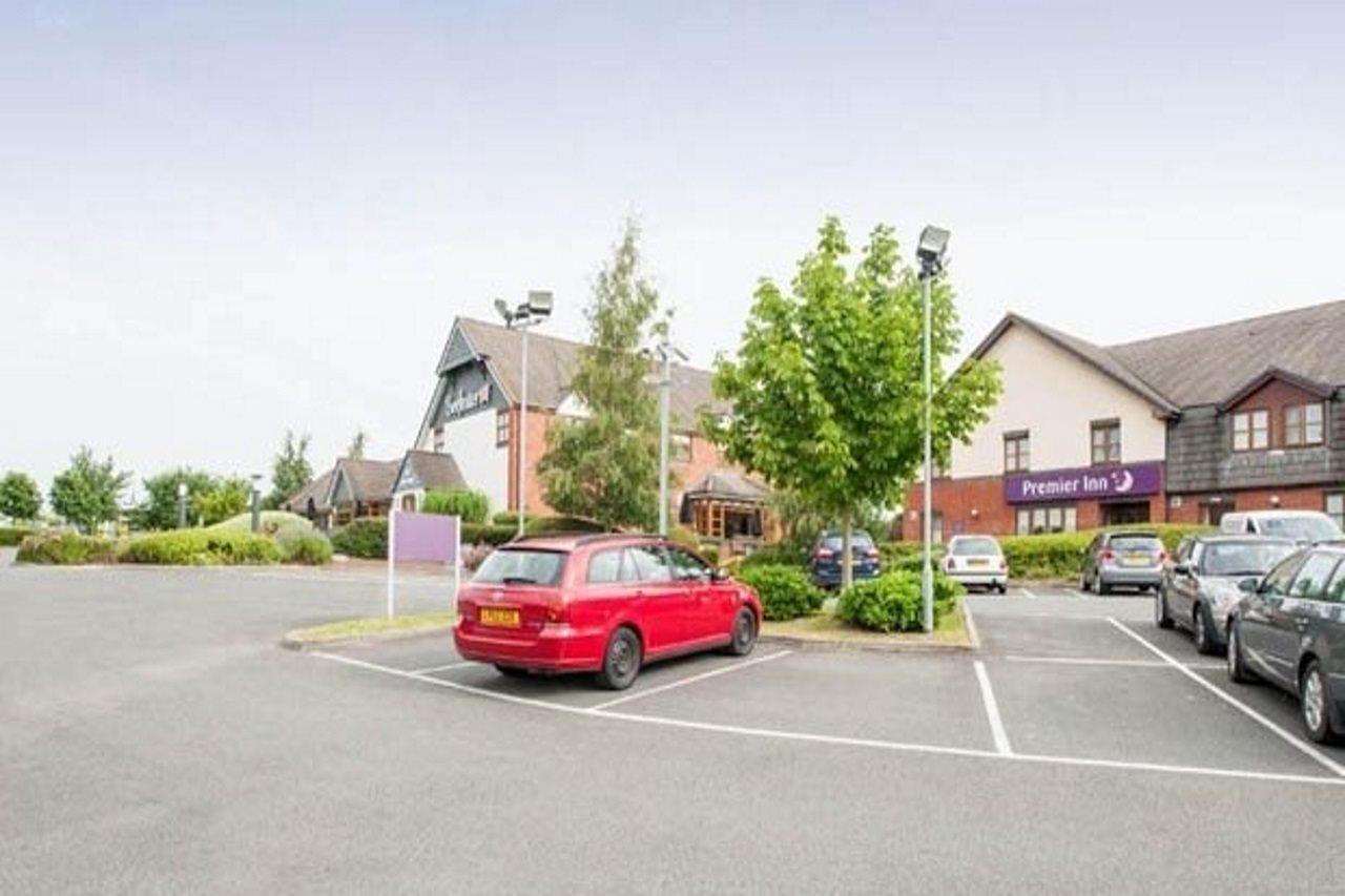 Premier Inn London Ruislip Exterior foto